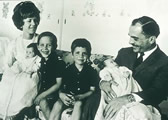 Kr�l Hussein s rodinou